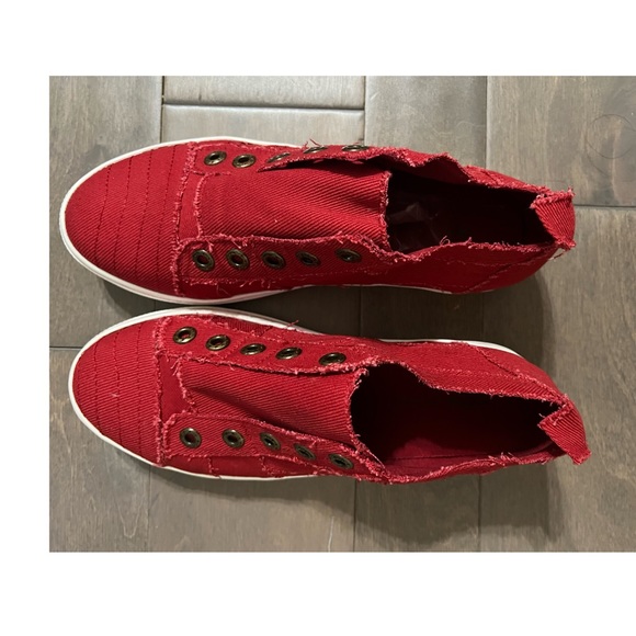 Red slip on tennis shoes - Picture 2 of 6